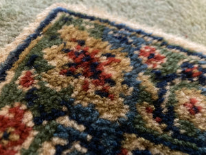 Beautiful Wool Rug Machine Made Quality Traditional Wilton Style Large 90.5 x 55.5 Inches