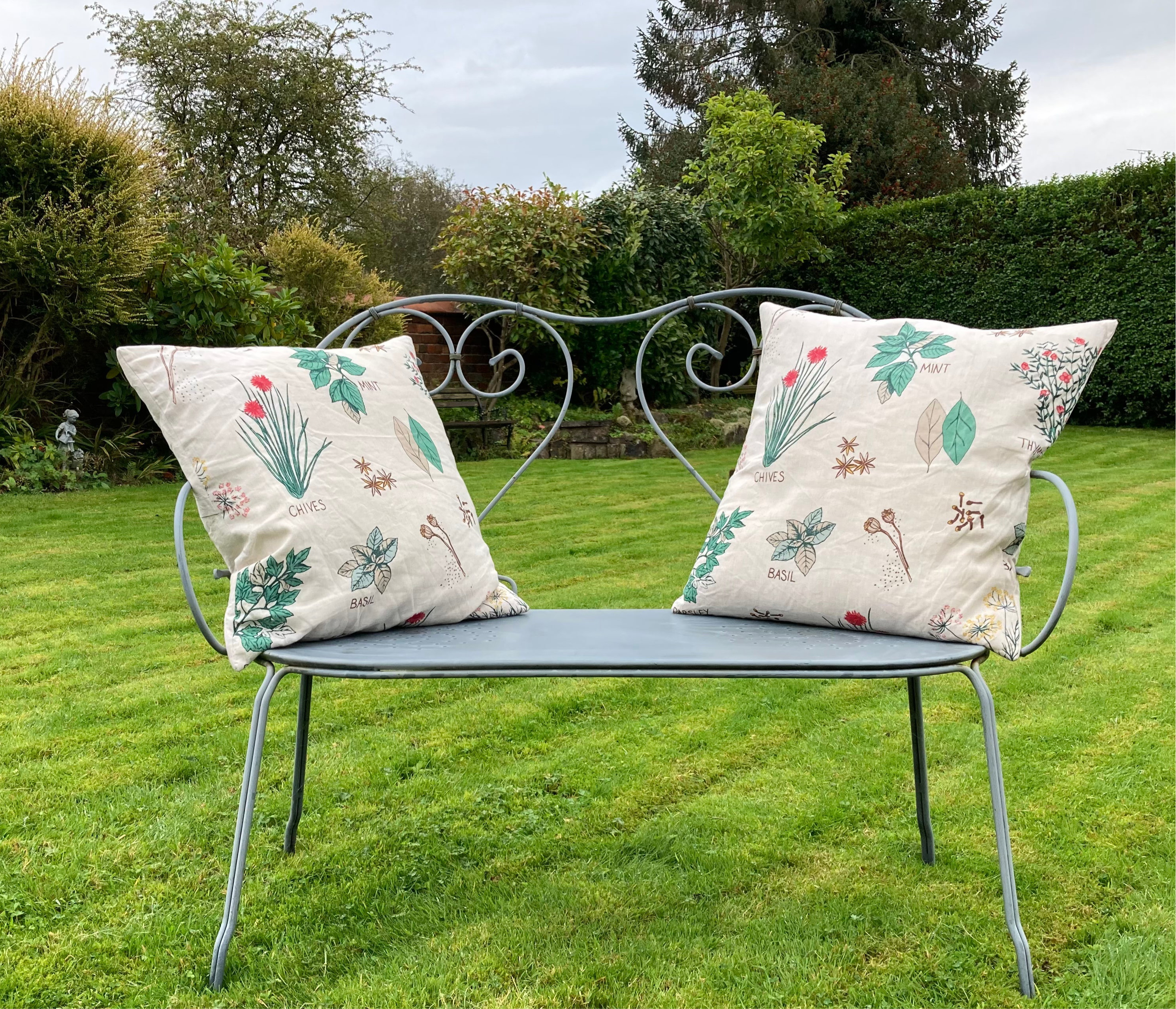 Garden Furniture Country Shabby Chic Metal Bench Vintage Grey Bench Outdoor Seating