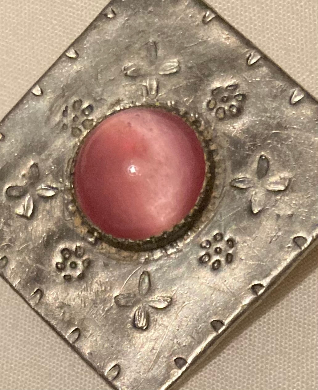 Vintage Arts & Craft Brooch, Hammered Pewter on Brass with Pink Stone 3x3cm