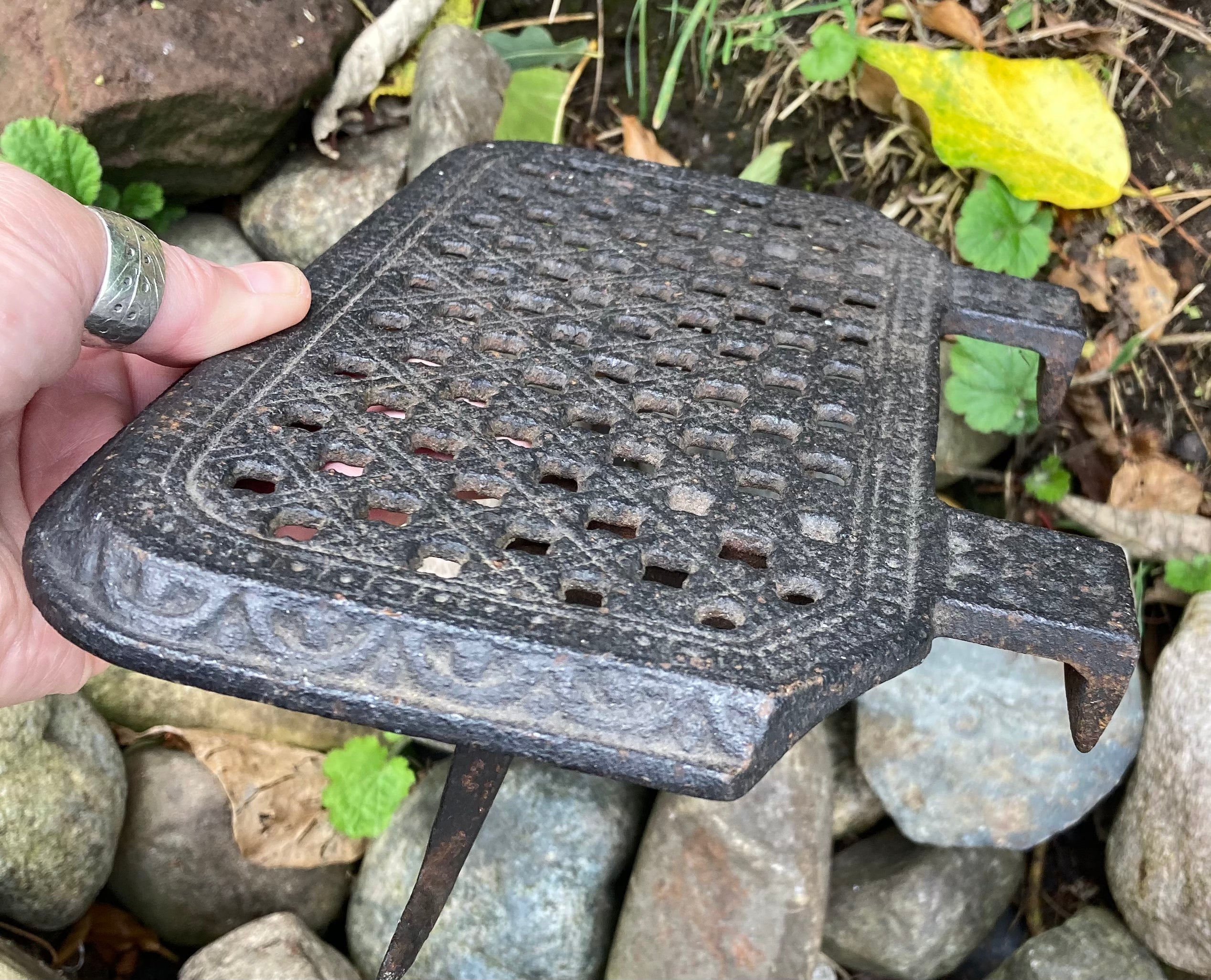 Antique Cast Iron Fireside Trivet Kettle Pot Warmer Stand For Open Fire