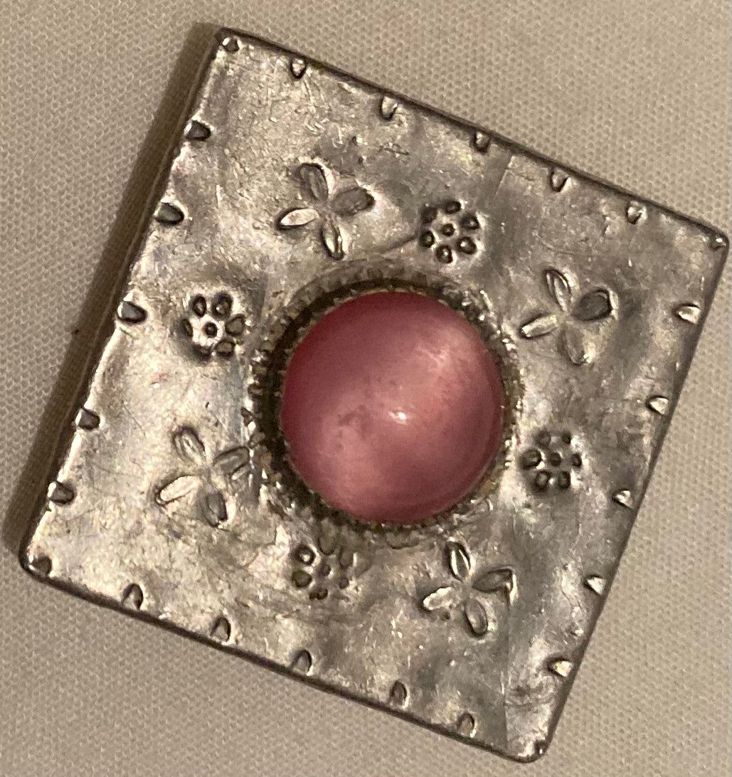 Vintage Arts & Craft Brooch, Hammered Pewter on Brass with Pink Stone 3x3cm