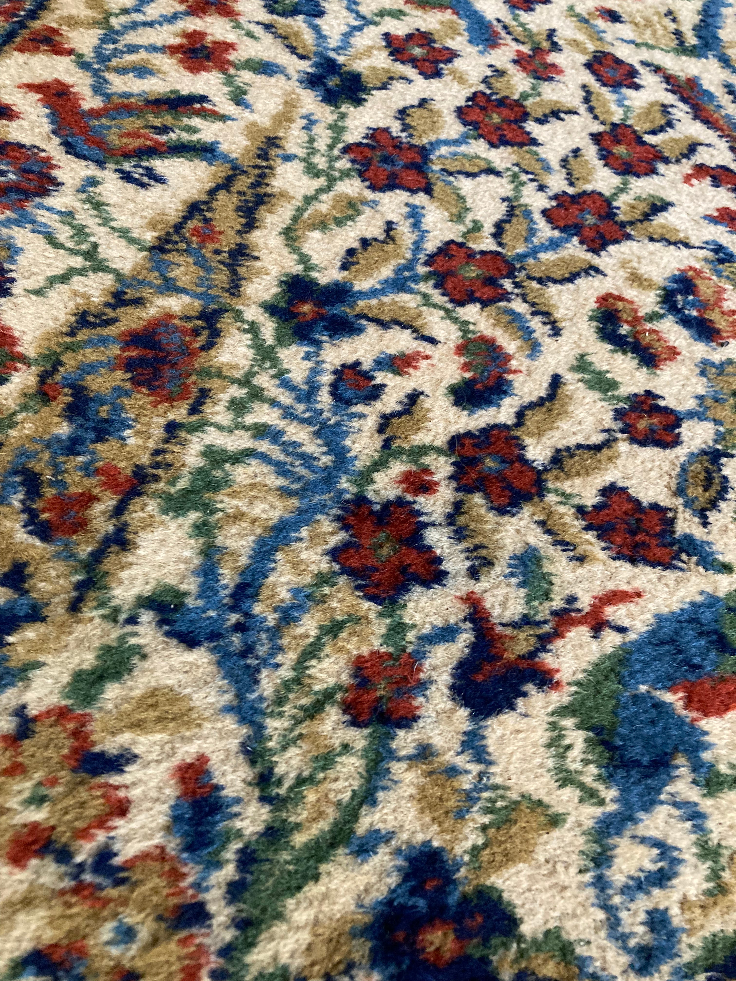 Beautiful Wool Rug Machine Made Quality Traditional Wilton Style Large 90.5 x 55.5 Inches