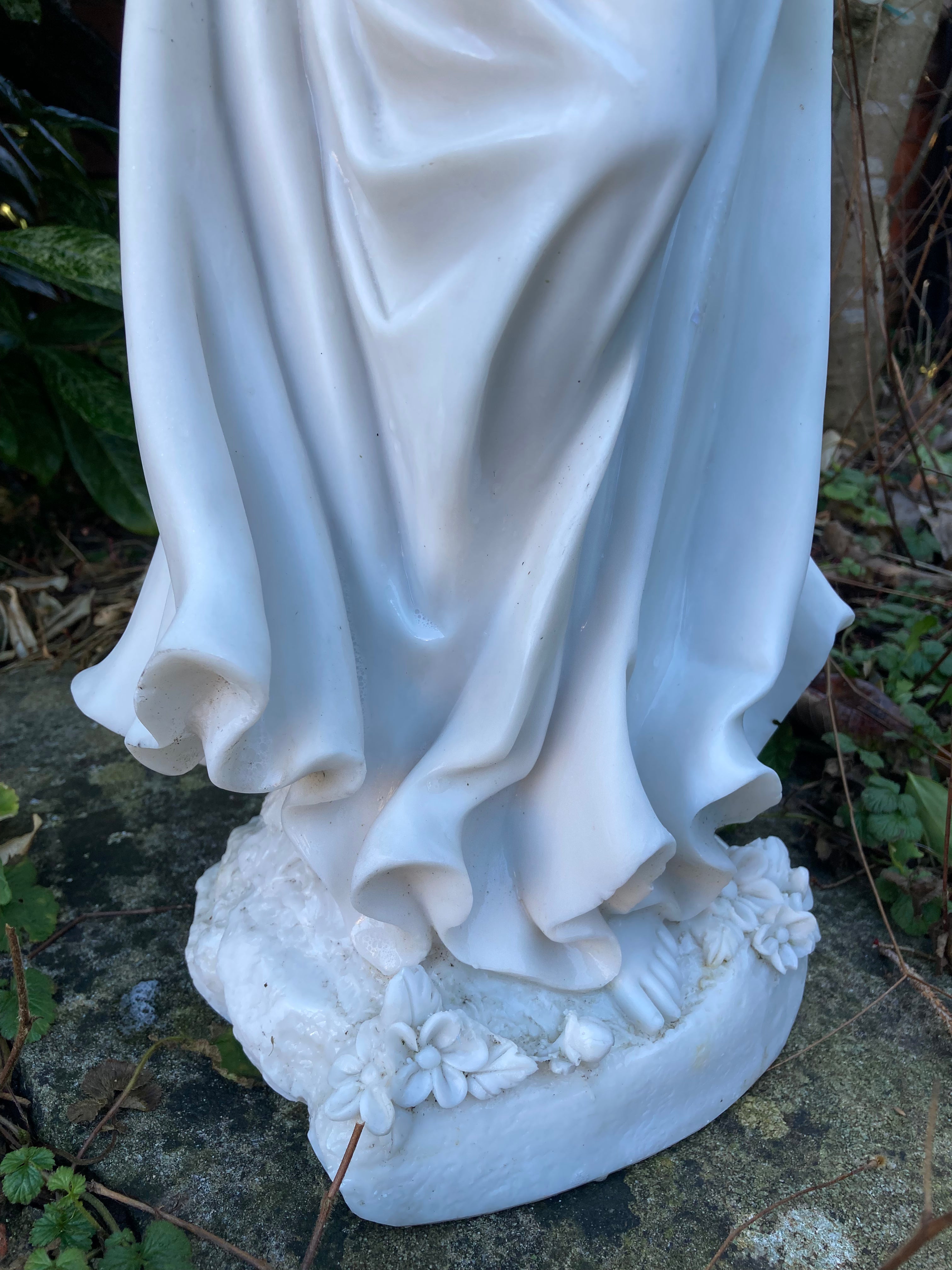 Simple, Elegant “Angel of Peace” Garden Statue with Dove .. Composite Marble Memorable Decoration